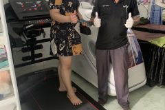 khach-mua-may-chay-bo-893-02