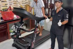 khach-mua-may-chay-bo-893-10