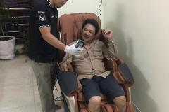 khach-mua-ghe-massage-drcare-819-32