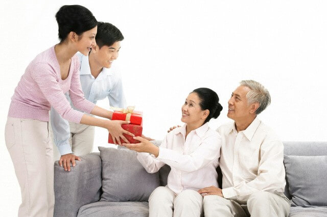 Tặng quà cho cha mẹ!